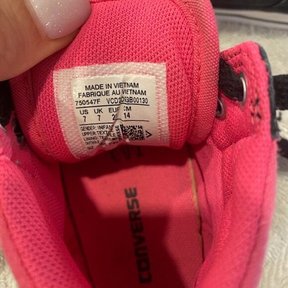 Converse All Star | Black and Pink High Tops - Little kids size 7 - Picture 2 of 6